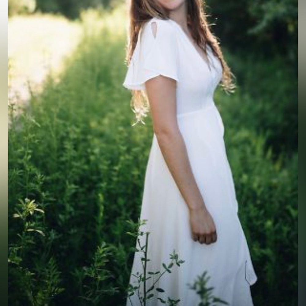 WHITE MIDI WRAPAROUND DRESS